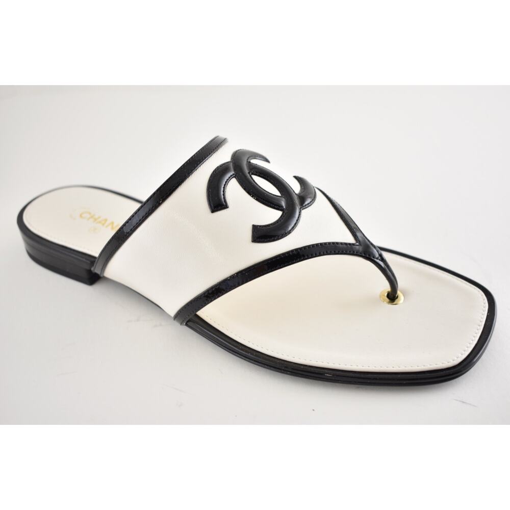 Chanel 26B White Black Patent CC Logo Thong Mule Slide Flip Flop Flat Sandal 42 - Picture 6 of 16